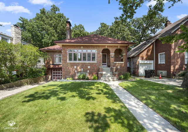 Photo 1 of Single family home for sale at 9237 S Longwood Dr, Chicago, IL 60643 | MLS# 12684289 | Listing updated on 2026-09-12