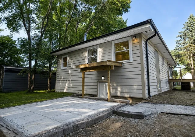Photo 3 of Single family home for sale at 43348 N Forest Dr, Antioch, IL 60002 | MLS# 12685233 | Listing updated on 2026-09-11