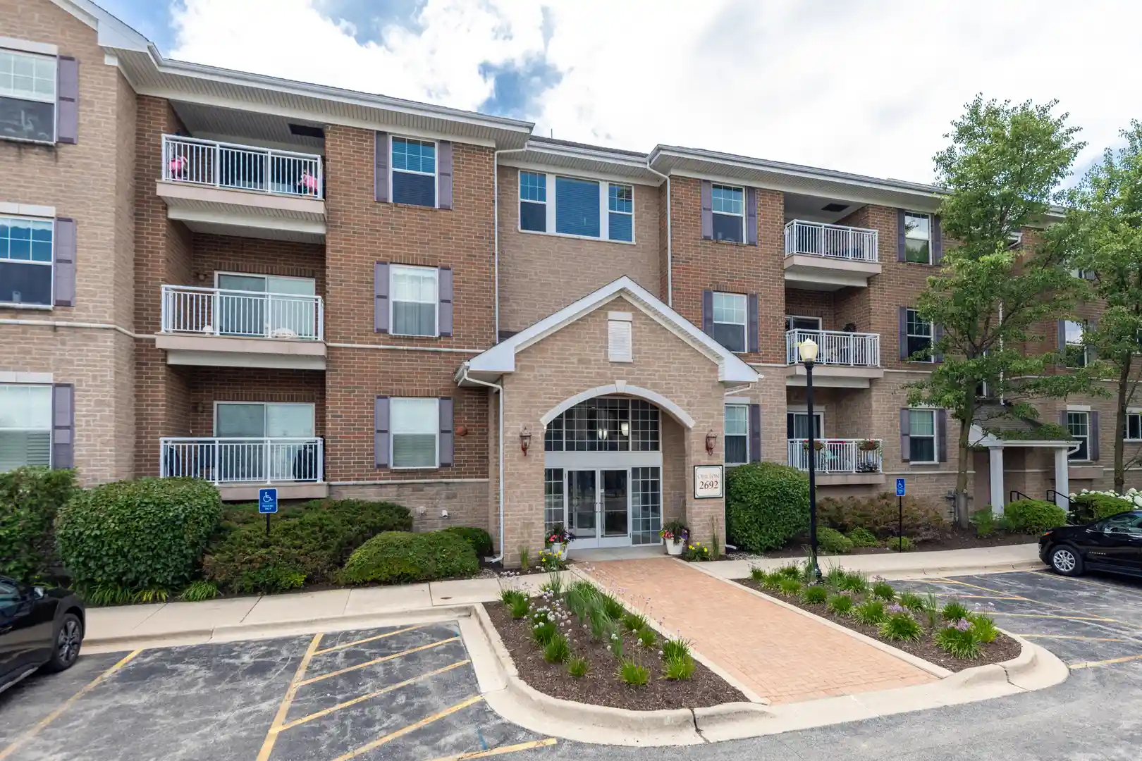 Listing Photo 2 - Condo for sale in 2692 Stone Cir located at 2692 Stone Cir, Geneva, IL 60134 - Unit #302