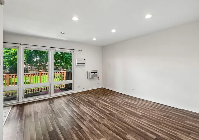 Photo 4 of Condo for sale at 2220 Arbor Cir #25, Downers Grove, IL 60515 | MLS# 12686143 | Listing updated on 2026-09-15