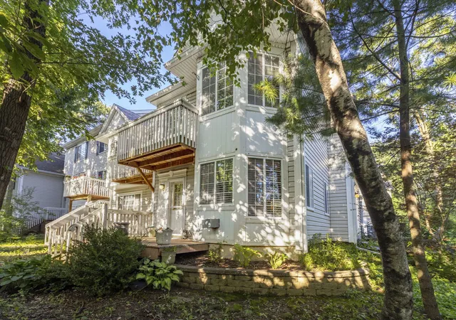 Photo 3 of Townhouse for sale at 267 W Treehouse Ln, Round Lake, IL 60073 | MLS# 12686804 | Listing updated on 2026-10-02