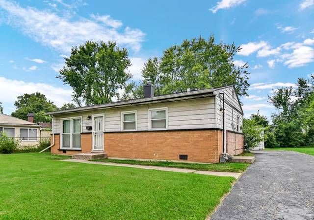 Photo 3 of Single family home for sale at 16624 Oxford Dr, Markham, IL 60428 | MLS# 12688551 | Listing updated on 2026-09-10