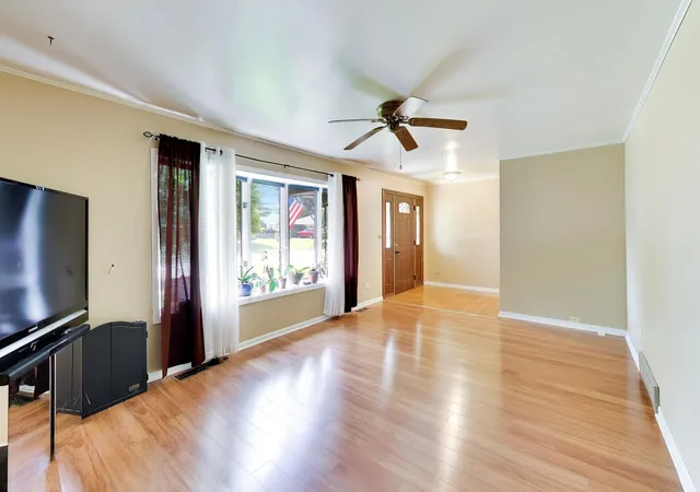 Photo 4 of Single family home for sale at 7420 Gladiola Ave, Hanover Park, IL 60133 | MLS# 12691483 | Listing updated on 2026-09-09