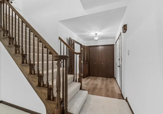 Photo 3 of Single family home for sale at 5017 Kenneth Dr, Crystal Lake, IL 60014 | MLS# 12693527 | Listing updated on 2026-10-05