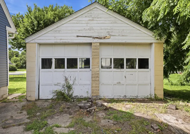 Photo 3 of Sale Pending at 1723 W 4th Street, Dixon, IL 61021 | MLS# 12693718 | Listing updated on 2026-09-10