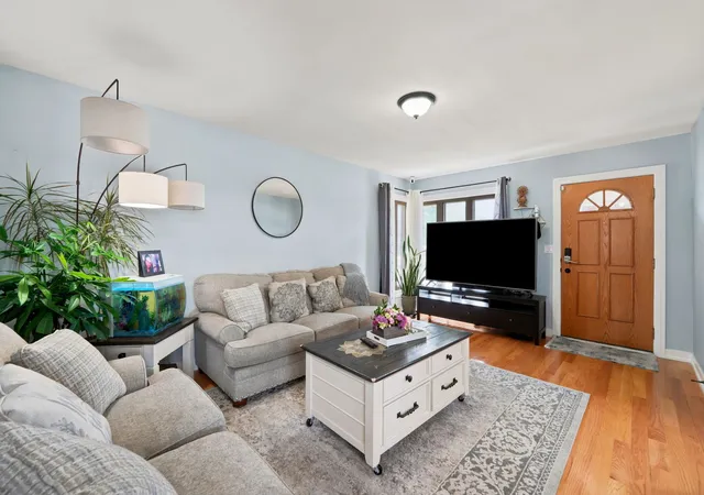 Photo 3 of Single family home for sale at 4656 25th Avenue, Schiller Park, IL 60176 | MLS# 12695372 | Listing updated on 2026-10-06