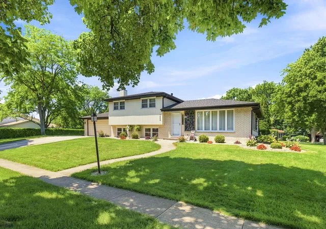 Photo 1 of Single family home for sale at 7804 Florence Ave, Darien, IL 60561 | MLS# 12696885 | Listing updated on 2026-09-14