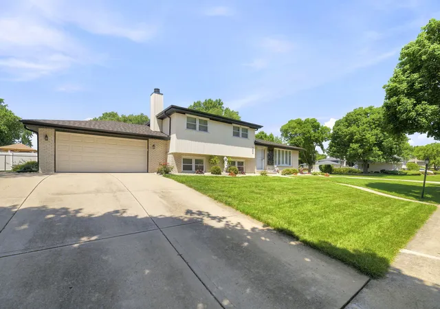 Photo 3 of Single family home for sale at 7804 Florence Ave, Darien, IL 60561 | MLS# 12696885 | Listing updated on 2026-09-14
