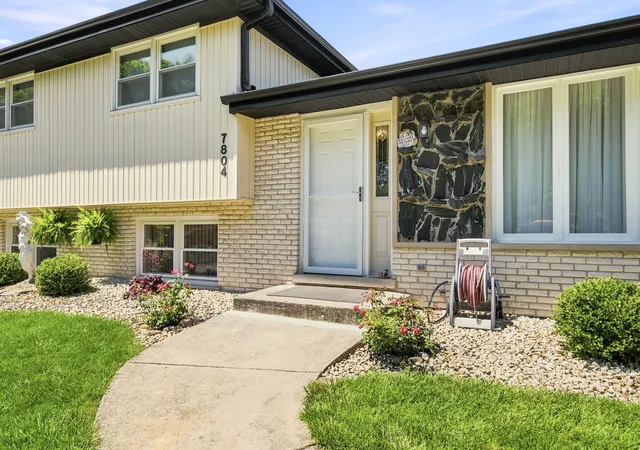 Photo 3 of Single family home for sale at 7804 Florence Ave, Darien, IL 60561 | MLS# 12696885 | Listing updated on 2026-09-14