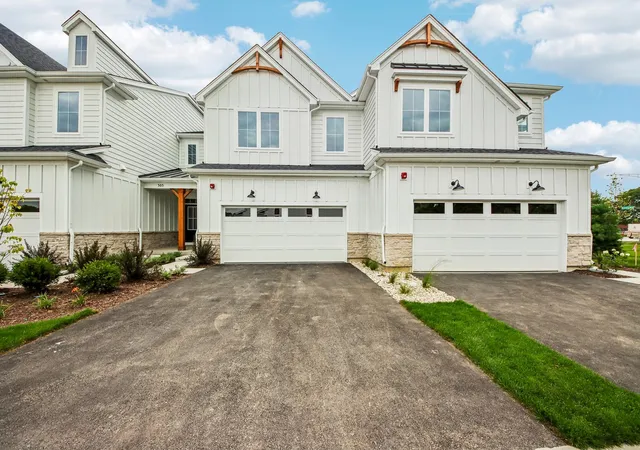 Photo 1 of Townhouse for sale at 303 Avondale Ln, Lincolnshire, IL 60069 | MLS# 12697112 | Listing updated on 2026-09-28