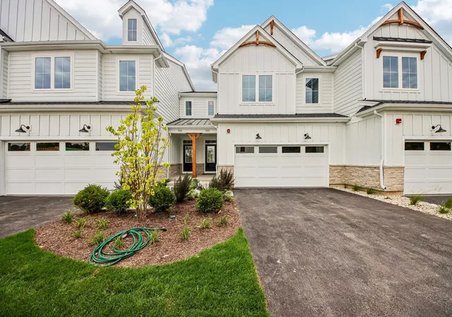 Photo 2 of Townhouse for sale at 303 Avondale Ln, Lincolnshire, IL 60069 | MLS# 12697112 | Listing updated on 2026-09-28