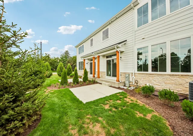 Photo 36 of Townhouse for sale at 303 Avondale Ln, Lincolnshire, IL 60069 | MLS# 12697112 | Listing updated on 2026-09-28
