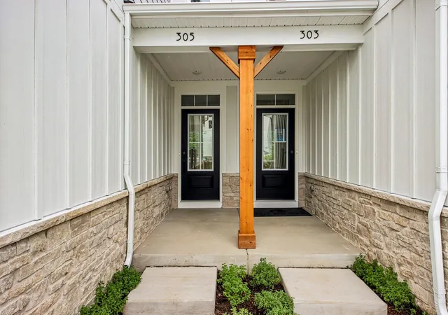 Photo 3 of Townhouse for sale at 303 Avondale Ln, Lincolnshire, IL 60069 | MLS# 12697112 | Listing updated on 2026-09-28