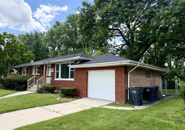 Photo 3 of Single family home for sale at 17060 Wausau Ave, South Holland, IL 60473 | MLS# 12697287 | Listing updated on 2026-09-24