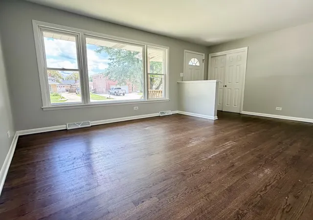 Photo 4 of Single family home for sale at 17060 Wausau Ave, South Holland, IL 60473 | MLS# 12697287 | Listing updated on 2026-09-24