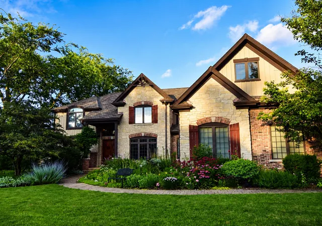 Photo 3 of Single family home for sale at 901 Kenton Rd, Deerfield, IL 60015 | MLS# 12698077 | Listing updated on 2026-09-18