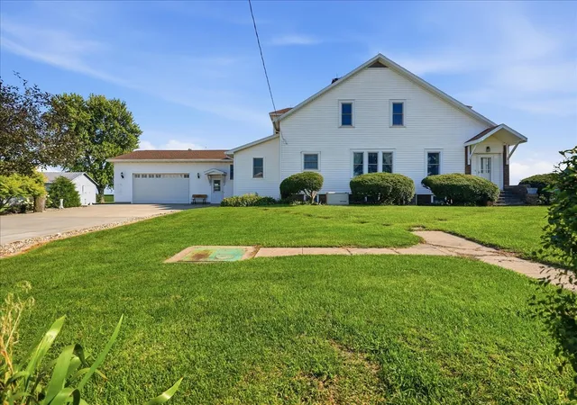 Photo 4 of Single family home for sale at 10168 N 600 East Rd, Gridley, IL 61744 | MLS# 12698529 | Listing updated on 2026-10-21