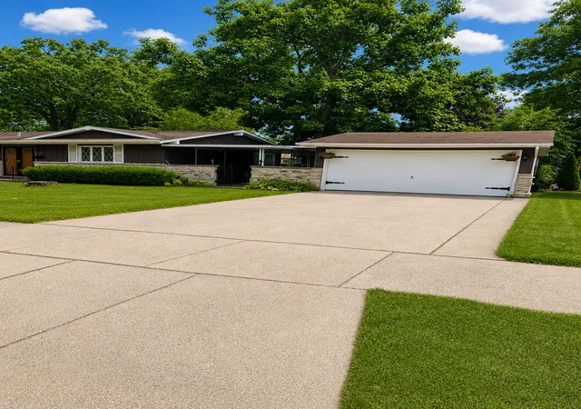 Photo 2 of Single family home for sale at 2805 Wall Ave, Waukegan, IL 60087 | MLS# 12699491 | Listing updated on 2026-09-21