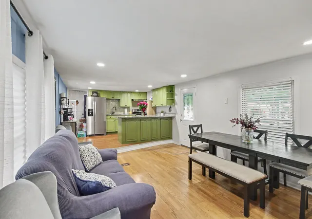 Photo 2 of Manufactured home for sale at 7500 Elmhurst Rd #485, Des Plaines, IL 60018 | MLS# 12699804 | Listing updated on 2026-09-11
