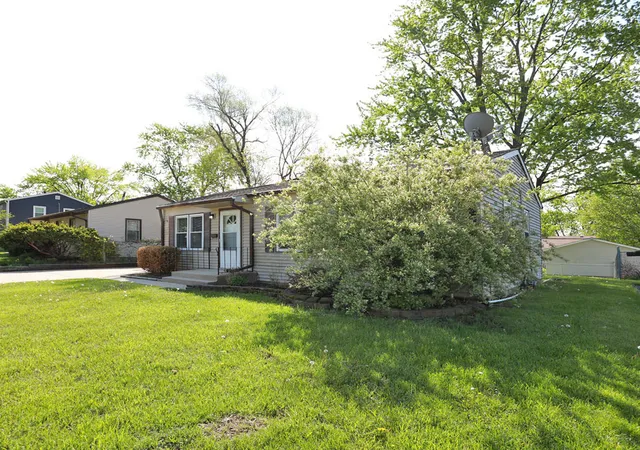 Photo 2 of Single family home for sale at 111 Elm Ln, Streamwood, IL 60107 | MLS# 12701615 | Listing updated on 2026-09-09
