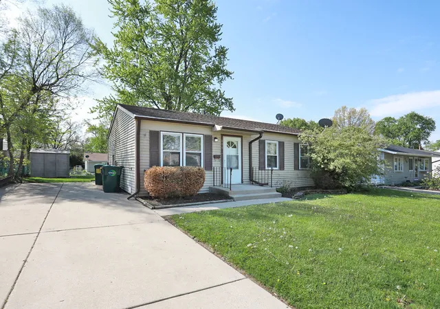 Photo 3 of Single family home for sale at 111 Elm Ln, Streamwood, IL 60107 | MLS# 12701615 | Listing updated on 2026-09-09