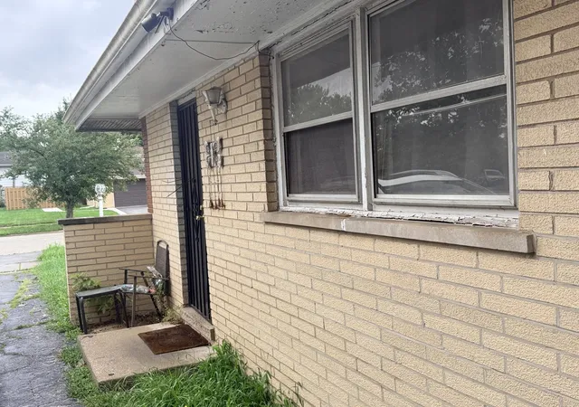 Photo 3 of Single family home for sale at 14925 Wentworth Ave, Dolton, IL 60419 | MLS# 12702540 | Listing updated on 2026-09-14