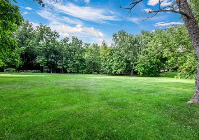 Photo 4 of Single family home for sale at 112 Brinker Rd, Barrington, IL 60010 | MLS# 12702832 | Listing updated on 2026-10-27