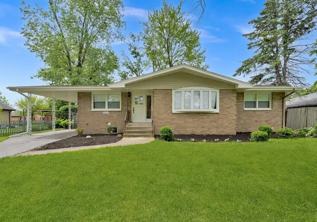 Photo 1 of Single family home for sale at 3245 S Manor Dr, Lansing, IL 60438 | MLS# 12703901 | Listing updated on 2026-09-14