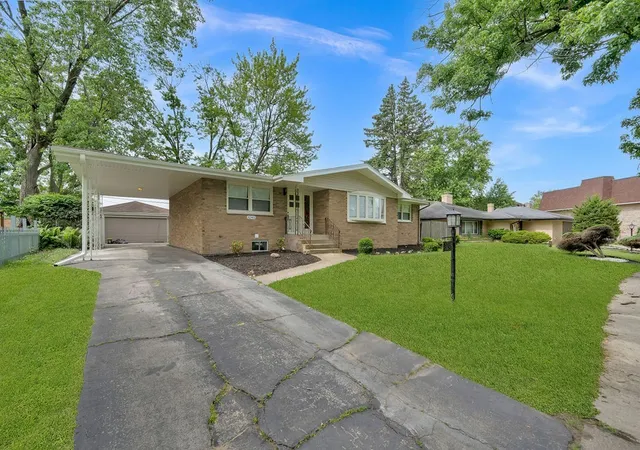 Photo 2 of Single family home for sale at 3245 S Manor Dr, Lansing, IL 60438 | MLS# 12703901 | Listing updated on 2026-09-14