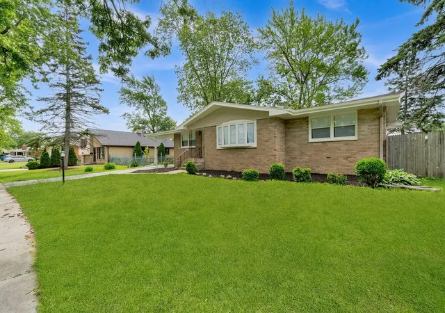Photo 3 of Single family home for sale at 3245 S Manor Dr, Lansing, IL 60438 | MLS# 12703901 | Listing updated on 2026-09-14