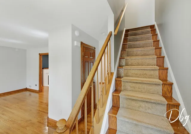 Photo 3 of Single family home for sale at 5380 Oakview Ln, Gurnee, IL 60030 | MLS# 12704016 | Listing updated on 2026-09-14