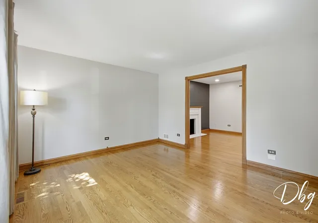 Photo 4 of Single family home for sale at 5380 Oakview Ln, Gurnee, IL 60030 | MLS# 12704016 | Listing updated on 2026-09-14
