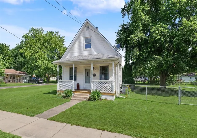 Photo 2 of Single family home for sale at 708 W Water St, Farmer City, IL 61842 | MLS# 12704253 | Listing updated on 2026-10-20