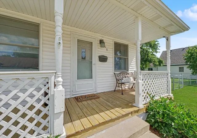 Photo 3 of Single family home for sale at 708 W Water St, Farmer City, IL 61842 | MLS# 12704253 | Listing updated on 2026-10-20