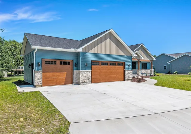 Photo 3 of Single family home for sale at 3813 Savanna Cir W, Milan, IL 61264 | MLS# 12704830 | Listing updated on 2026-09-27