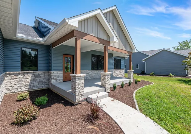 Photo 4 of Single family home for sale at 3813 Savanna Cir W, Milan, IL 61264 | MLS# 12704830 | Listing updated on 2026-09-27