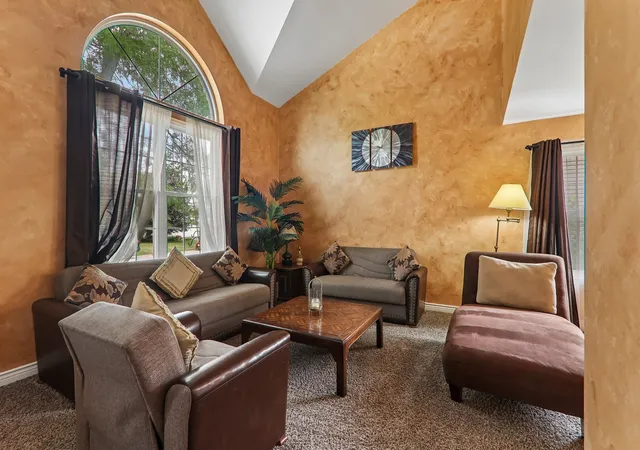 Photo 4 of Single family home for sale at 341 Dorchester Ln, Grayslake, IL 60030 | MLS# 12705096 | Listing updated on 2026-10-06