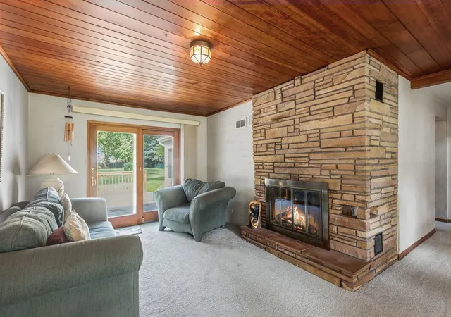 Photo 3 of Single family home for sale at 7062 Osage Rd, Long Grove, IL 60060 | MLS# 12705282 | Listing updated on 2026-10-01