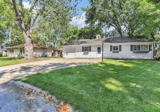 Photo 3 of Single family home for sale at 1810 Greendale Dr, Champaign, IL 61821 | MLS# 12706027 | Listing updated on 2026-10-06
