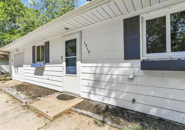 Photo 3 of Single family home for sale at 1810 Greendale Dr, Champaign, IL 61821 | MLS# 12706027 | Listing updated on 2026-10-06