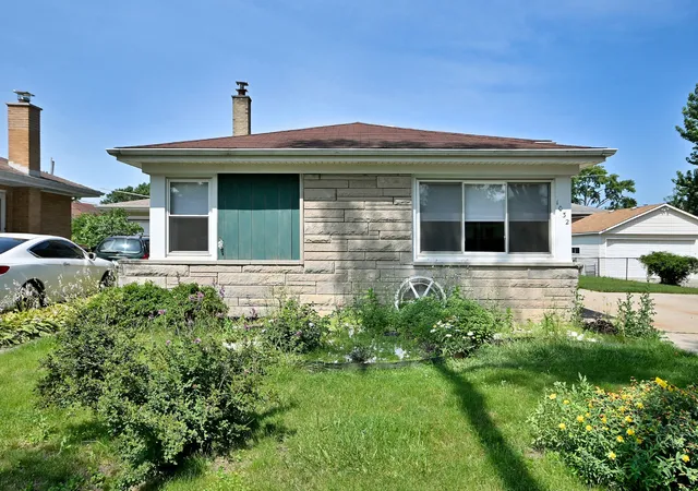 Photo 2 of Single family home for sale at 1032 Daniel Dr, Bensenville, IL 60106 | MLS# 12706132 | Listing updated on 2026-09-23