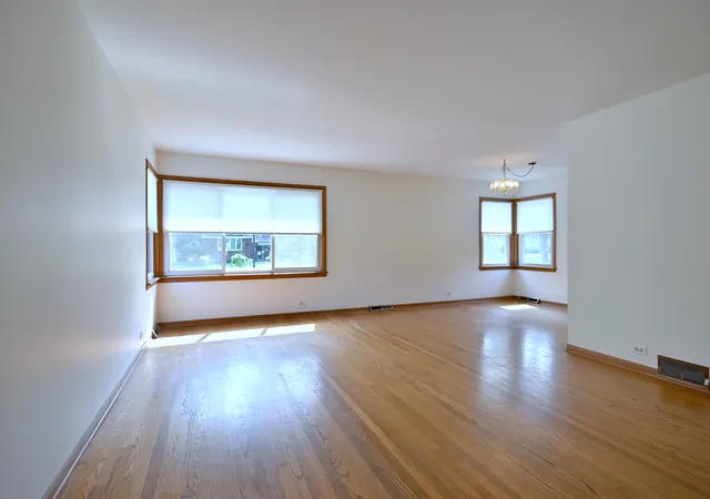Photo 3 of Single family home for sale at 1032 Daniel Dr, Bensenville, IL 60106 | MLS# 12706132 | Listing updated on 2026-09-23