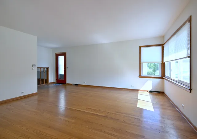 Photo 4 of Single family home for sale at 1032 Daniel Dr, Bensenville, IL 60106 | MLS# 12706132 | Listing updated on 2026-09-23