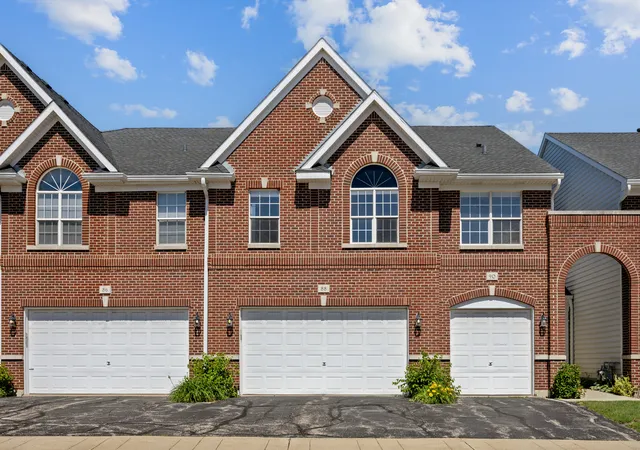 Photo 2 of Townhouse for sale at 88 Fulbright Ln, Schaumburg, IL 60194 | MLS# 12706299 | Listing updated on 2026-09-11