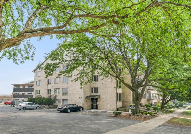 Photo 2 of Condo for sale at 4530 W 93rd Street #2D, Oak Lawn, IL 60453 | MLS# 12706752 | Listing updated on 2026-09-11