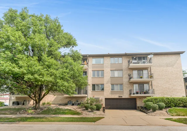 Photo 3 of Condo for sale at 4530 W 93rd Street #2D, Oak Lawn, IL 60453 | MLS# 12706752 | Listing updated on 2026-09-11