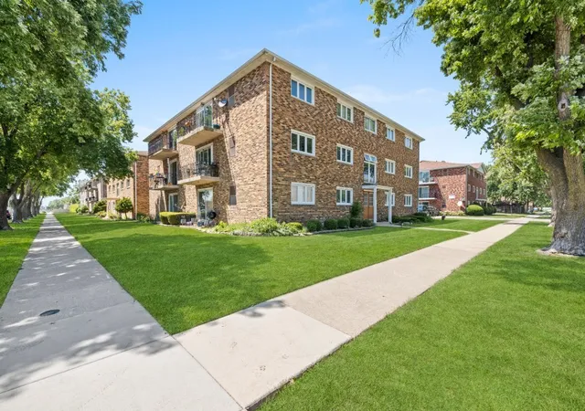 Photo 3 of Condo for sale at 5834 W 77th Street #104, Burbank, IL 60459 | MLS# 12706816 | Listing updated on 2026-09-24