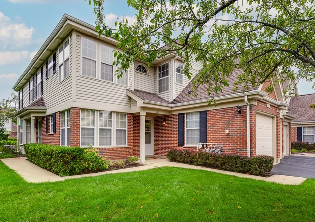 Photo 3 of Townhouse for sale at 1262 N Wellington Ct, Buffalo Grove, IL 60089 | MLS# 12707423 | Listing updated on 2026-09-24
