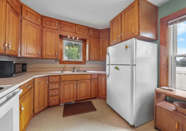Photo 3 of Single family home for sale at 1614 7th Street, Peru, IL 61354 | MLS# 12707874 | Listing updated on 2026-10-07