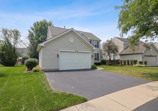 Photo 3 of Single family home for sale at 3105 Merrywell Ct, Carpentersville, IL 60110 | MLS# 12707889 | Listing updated on 2026-09-15
